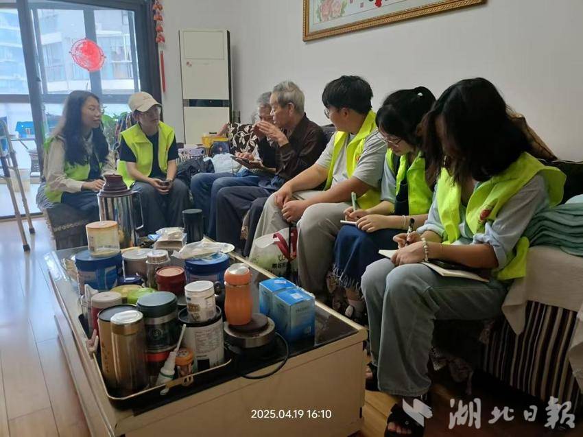 2025.4.21 市建村社区红色基因薪火传 两代军人话初心.docx